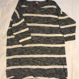 Divided short sleeve tunic sweater